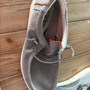 Men’s size 10 Hey Dudes